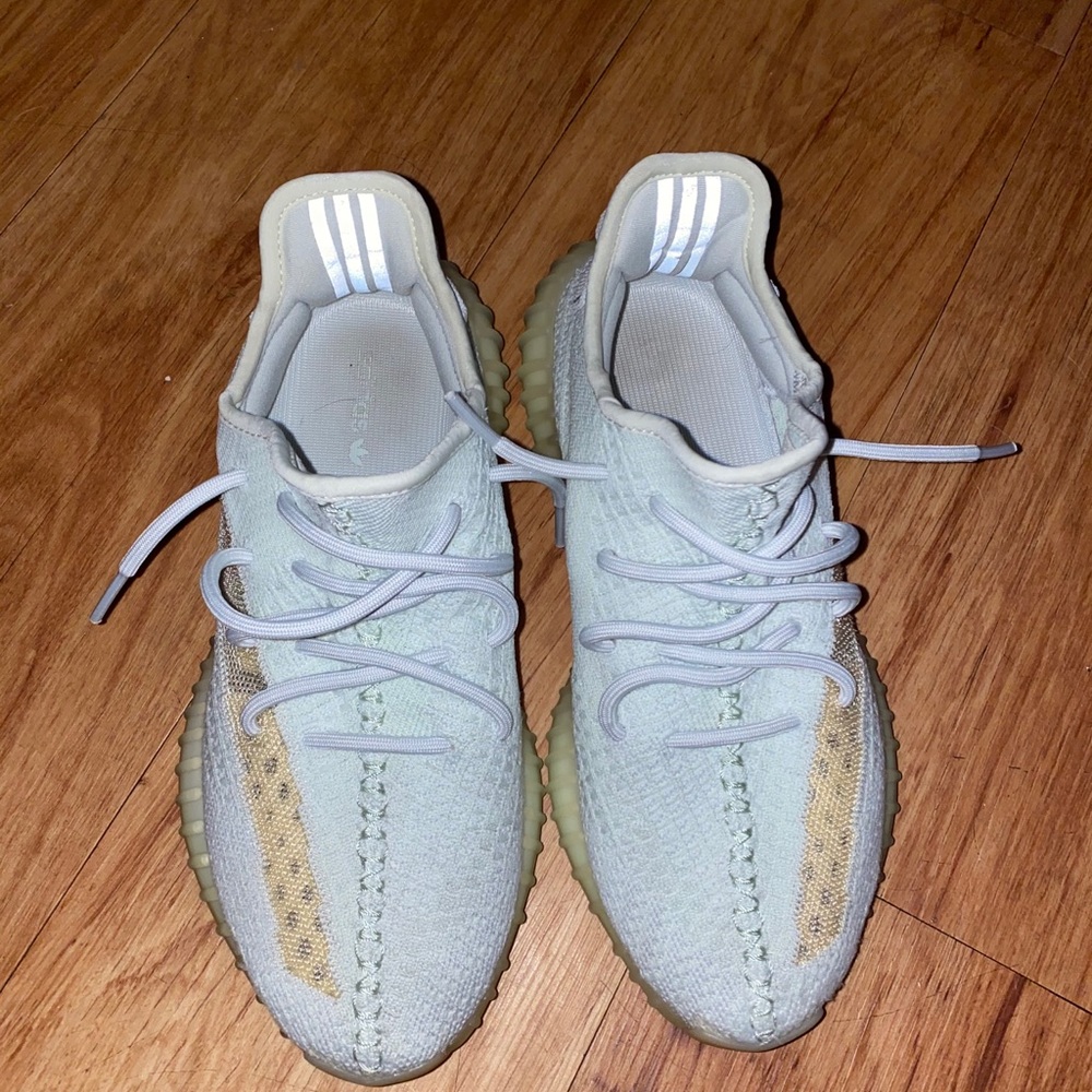 Yeezy 350 v2 hyperspace